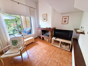 Kamin, Tischtennisplatte