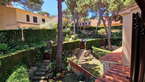 Unclassified image, 1 of 30, button - House with swimming pool, garden and parking, 8-10 minutes walking to the beach (Sant Feliu de Guíxols)