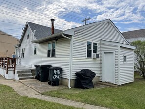 Exterior - Lofted Private Bayside Bungalow - 6 blocks from beach! (Wildwood)