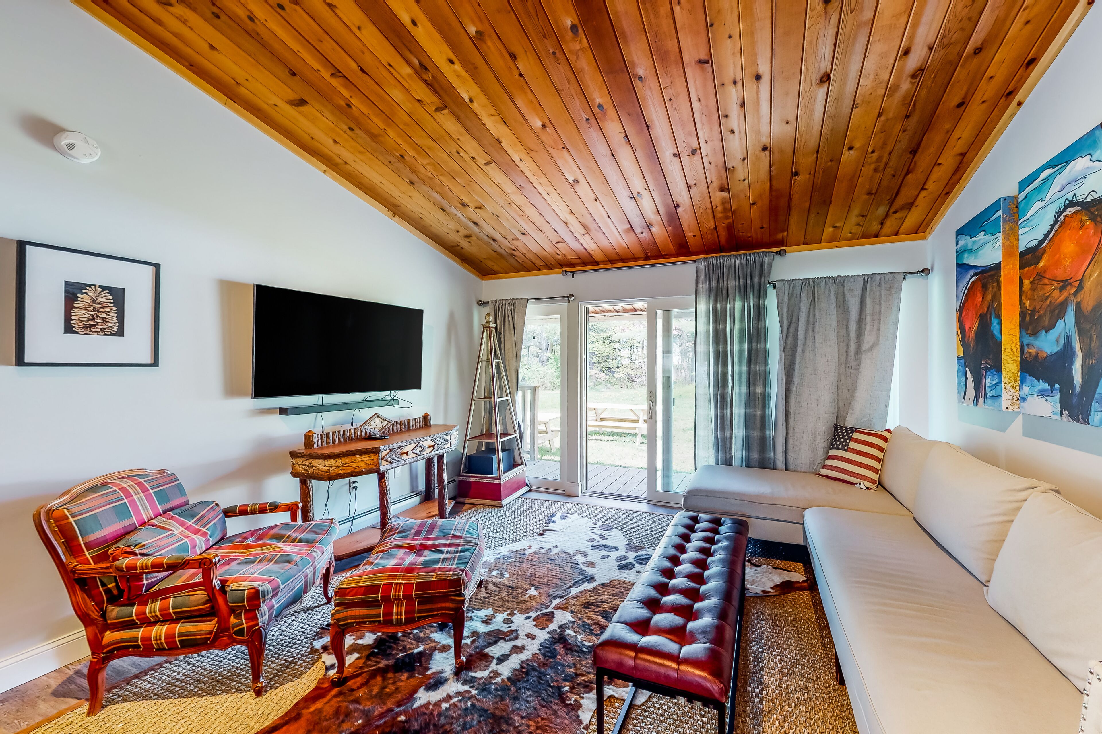 Stylish mountain condo with free WiFi, & easy access to slopes - dogs OK