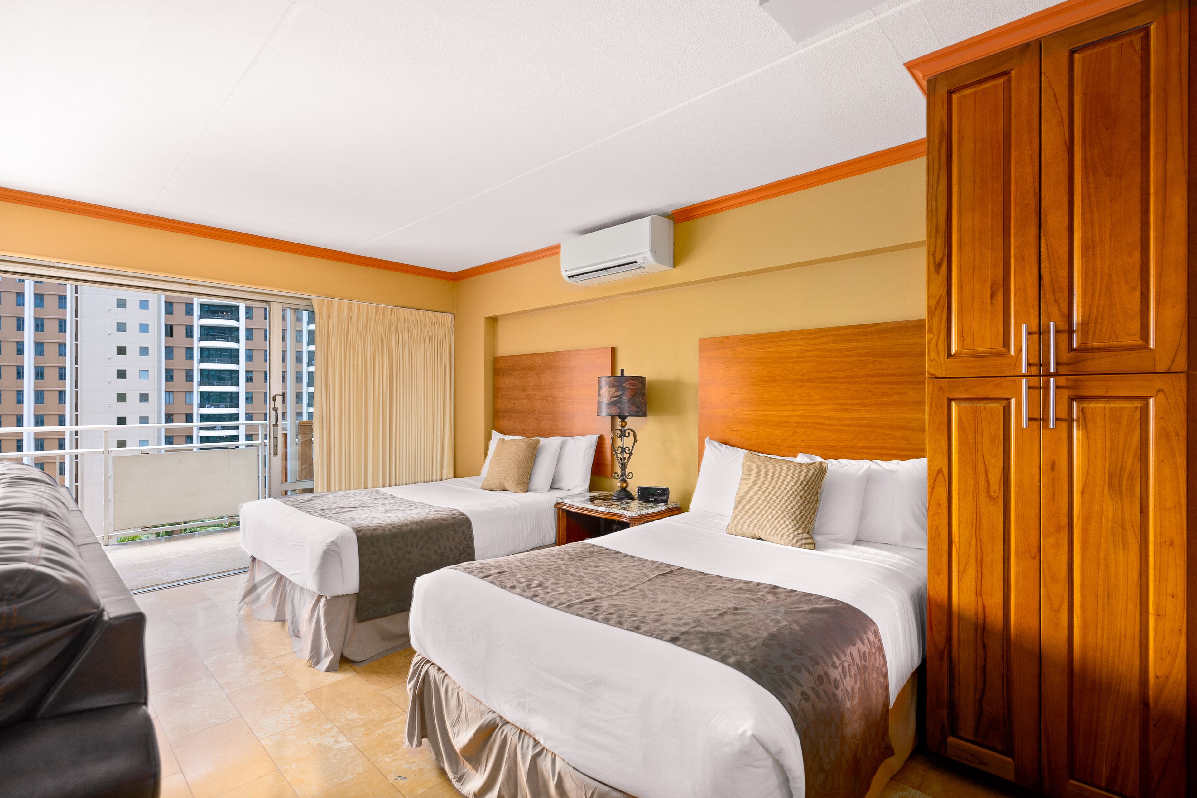 Iron/ironing board, internet, bed sheets, wheelchair access