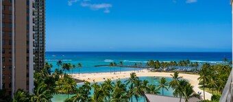 Idyllic island gem with pool, beach access, high-speed WiFi & central AC