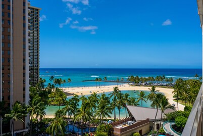 Idyllic island gem with pool, beach access, high-speed WiFi & central AC