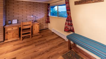 1 bedroom, desk, iron/ironing board, free WiFi