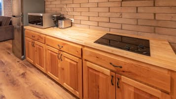 Fridge, microwave, stovetop, coffee/tea maker