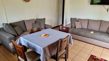 Apartment, 2 Bedrooms | Desk, soundproofing, free WiFi, bed sheets