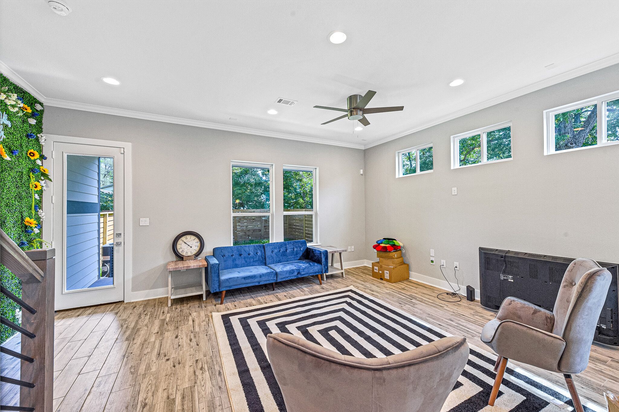 5 minutes to NRG Stadium! Family sized home with cozy patio