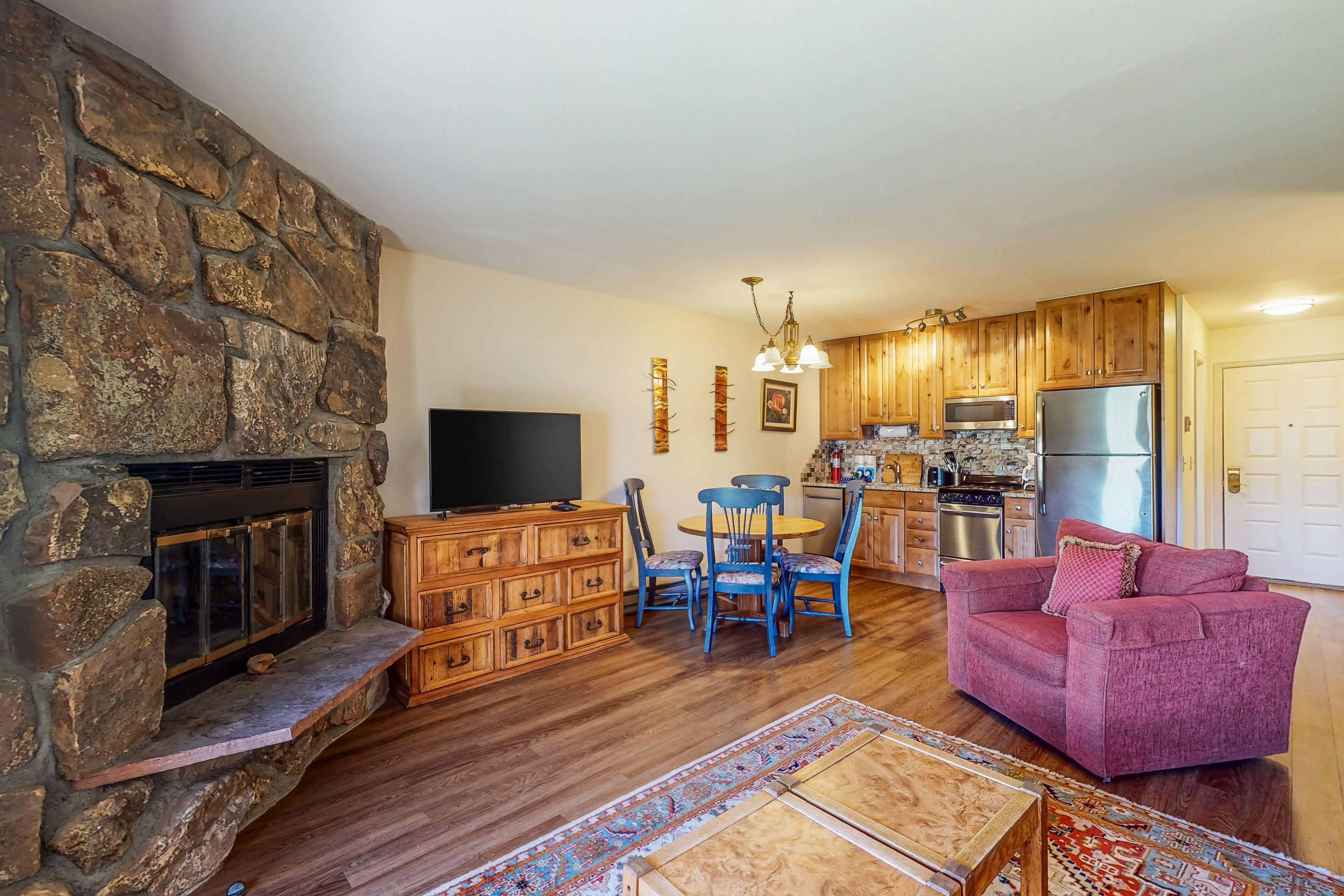 Sophisticated mountain condo with pool, hot tub, fireplace, game room, & WiFi