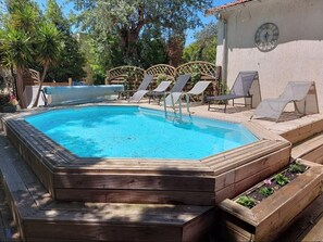 Outdoor pool - Spacious, air-conditioned villa with private pool and beach - 10 min. walk away (Agde)