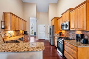 Refrigerador, microondas, horno, placa de cocina