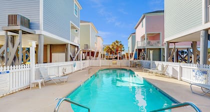 Stilt house across from beach with pool - WiFi, central AC, W/D