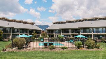 Outdoor pool, a heated pool