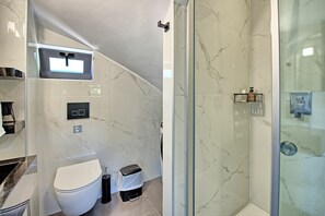 Shower, hair dryer - Villa Maripol - Holiday Villa Rental with private swimming pool on the Island of Crete (Galatás)