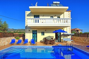 Pool - Villa Koules - Vacation villa with private pool in Crete, Greece (Néon Khoríon)