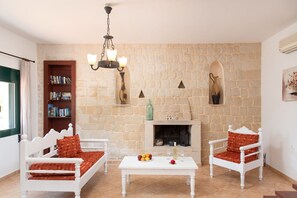 Interior - Villa Elia – Vacation villa with private pool in Vrisses, Crete (Vrýsai)