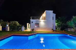 Indoor pool - Villa Elia – Vacation villa with private pool in Vrisses, Crete (Vrýsai)