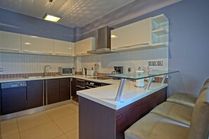 Fridge, microwave, oven, stovetop - Cabanavillas Rio - Holiday Villa rental with pool in Agia Marina, Crete (Agia Marina)