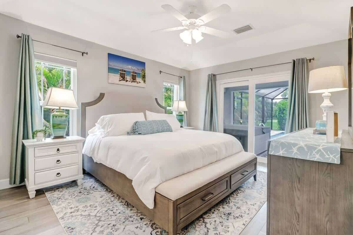 4 bedrooms, iron/ironing board, WiFi, bed sheets