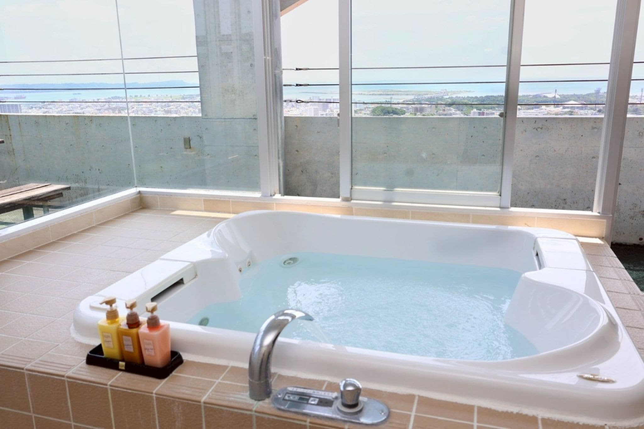 [Special Offer ] Top Floor Suite, Pet Not Allowed, Non Smoking | Individually decorated, individually furnished, blackout drapes