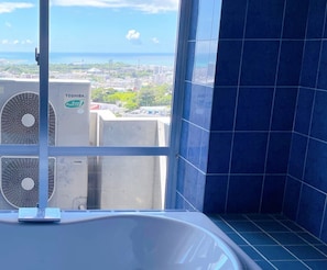 Badewanne und Dusche (separat), Komfortbadewanne, Hydromassagedusche