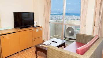 Decoración personalizada, muebles diferentes y cortinas blackout