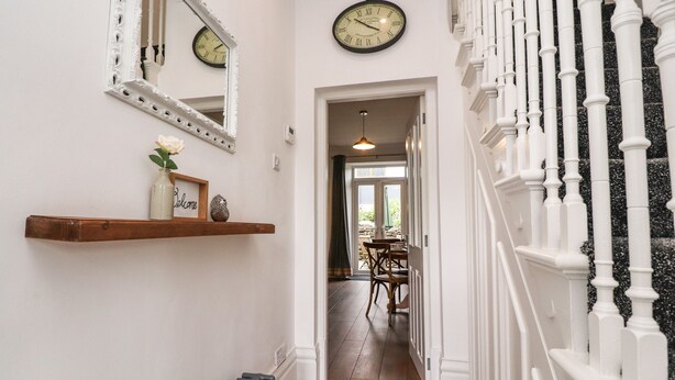المنشأة من الداخل