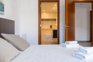 3 chambres, fer et planche à repasser, accès Internet, draps fournis