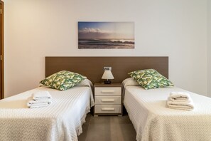 3 chambres, fer et planche à repasser, accès Internet, draps fournis