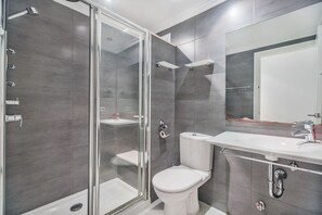 Dusche, Haartrockner, Handtücher