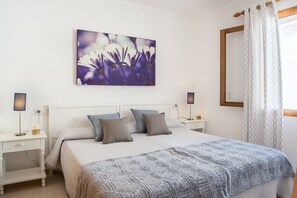 1 bedroom, iron/ironing board, internet, bed sheets