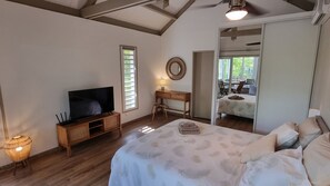1 bedroom, desk, free WiFi, bed sheets - IPOMEA waterfront bungalow on the lagoon La Saline les Bains (La Saline les Bains)