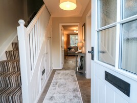 Cottage | 2 bedrooms, individually decorated, individually furnished, free WiFi