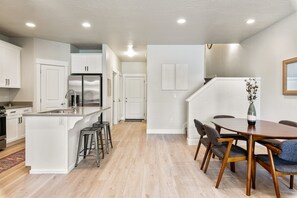 Townhome, 3 Bedrooms | Private kitchen | Fridge, oven, coffee/tea maker, toaster - Southern Escape by RedAwning (Washington)