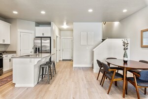 Townhome, 3 Bedrooms | Private kitchen | Fridge, oven, coffee/tea maker, toaster