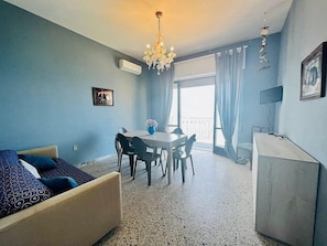 TV - Casa Mariapaola: A characteristic and welcoming apartment situated at a short distance from the beach. (Castellabate)