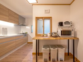 House, 2 Bedrooms, Non Smoking, Ocean View | Private kitchen | Electric kettle, toaster, dining tables