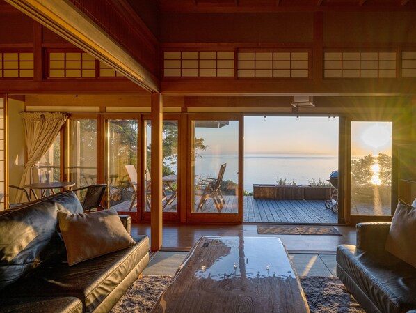 House, 2 Bedrooms, Non Smoking, Ocean View | Living area | 40-inch flat-screen TV with digital channels, TV