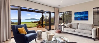 "Taha Moana" Step out the door onto the lake front