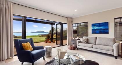 "Taha Moana" Step out the door onto the lake front