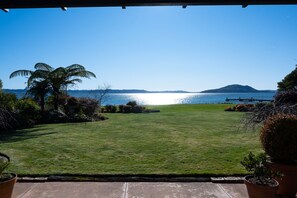 Property grounds - "Taha Moana" Step out the door onto the lake front (Rotorua)
