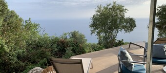 Former studio with a gigantic view of the sea - almost energy self-sufficient!