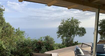 Former studio with a gigantic view of the sea - almost energy self-sufficient!