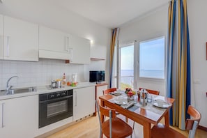 ํจ๋ฐ๋ฆฌ ์ํํธ, ์นจ๋(์ฌ๋ฌ ๊ฐ), ๋ฐ๋ท๊ฐ (Frontline Beach 8 - B4 - Near To The) | ์ ์ฉ ์ฃผ๋ฐฉ | ๋์ฅ๊ณ , ์ฟกํ, ์กฐ๋ฆฌ ๋๊ตฌ/์ ์/์ฃผ๋ฐฉ ๊ธฐ๊ตฌ, ๋๋๊ณ