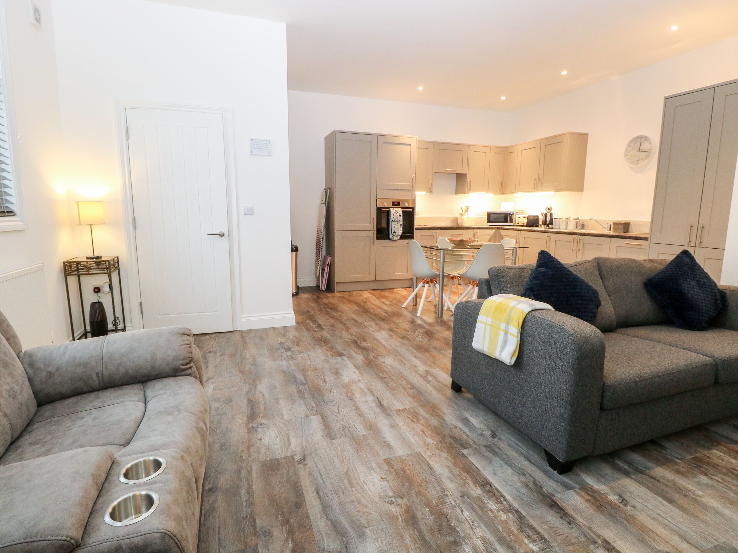 APARTMENT 7, country holiday cottage in Lowestoft