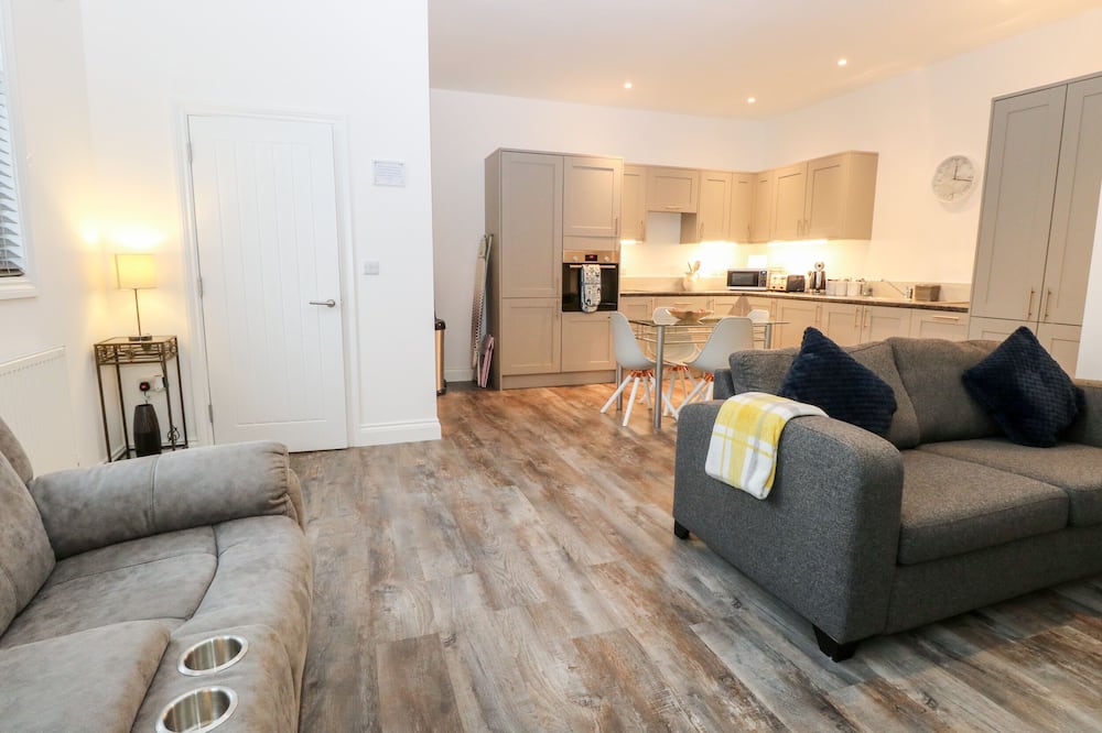 APARTMENT 7, country holiday cottage in Lowestoft