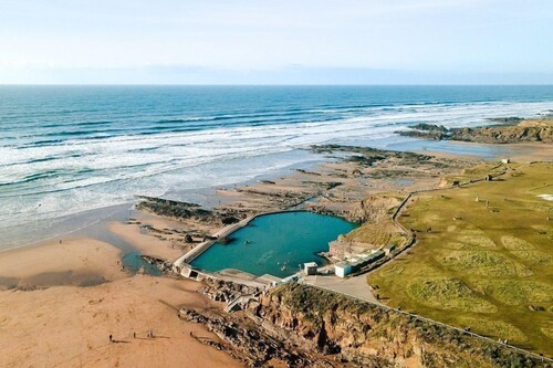 2 Bol-Y-Maer -  a two bedroom apartment with use of communal swimming pool