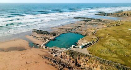 2 Bol-Y-Maer - a two bedroom apartment with use of communal swimming pool