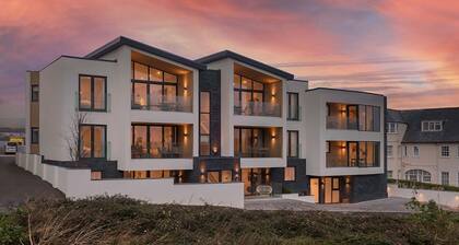 5 Bol-Y-Maer - a two bedroom apartment with communal swimming pool