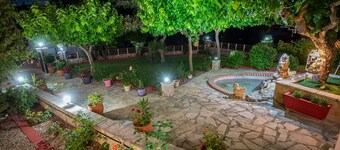Quiet private house with large kitchen and large living areas