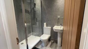 Bathtub, jetted bath, hair dryer, towels